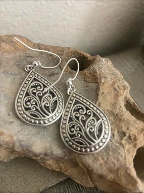 5/$10❤️❤️❤️NEW Handmade Silver Tone Zinc Alloy Filigree Drop Dangle Earrings